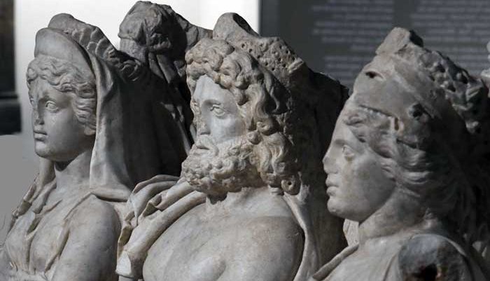 Triad Capitoline: Jupiter, Juno, dan Minerva