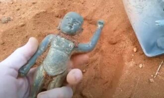 Patung Bayi Buddha Di Australia Barat
