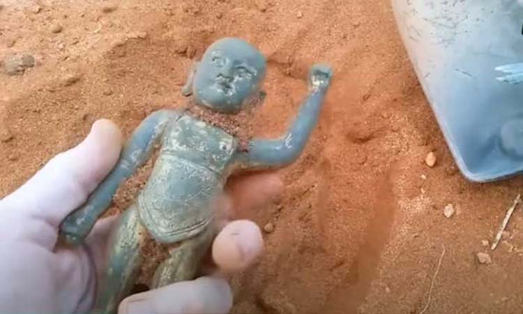 Patung Bayi Buddha Di Australia Barat